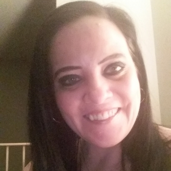 Meet your Posher, Sandie - Picture 1 of 1